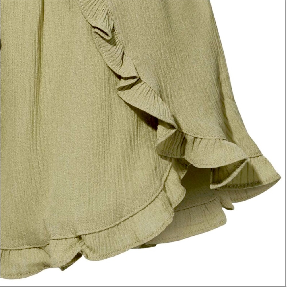 *Host Pick* Tulip Ruffle Drawstring Shorts - Picture 2 of 3